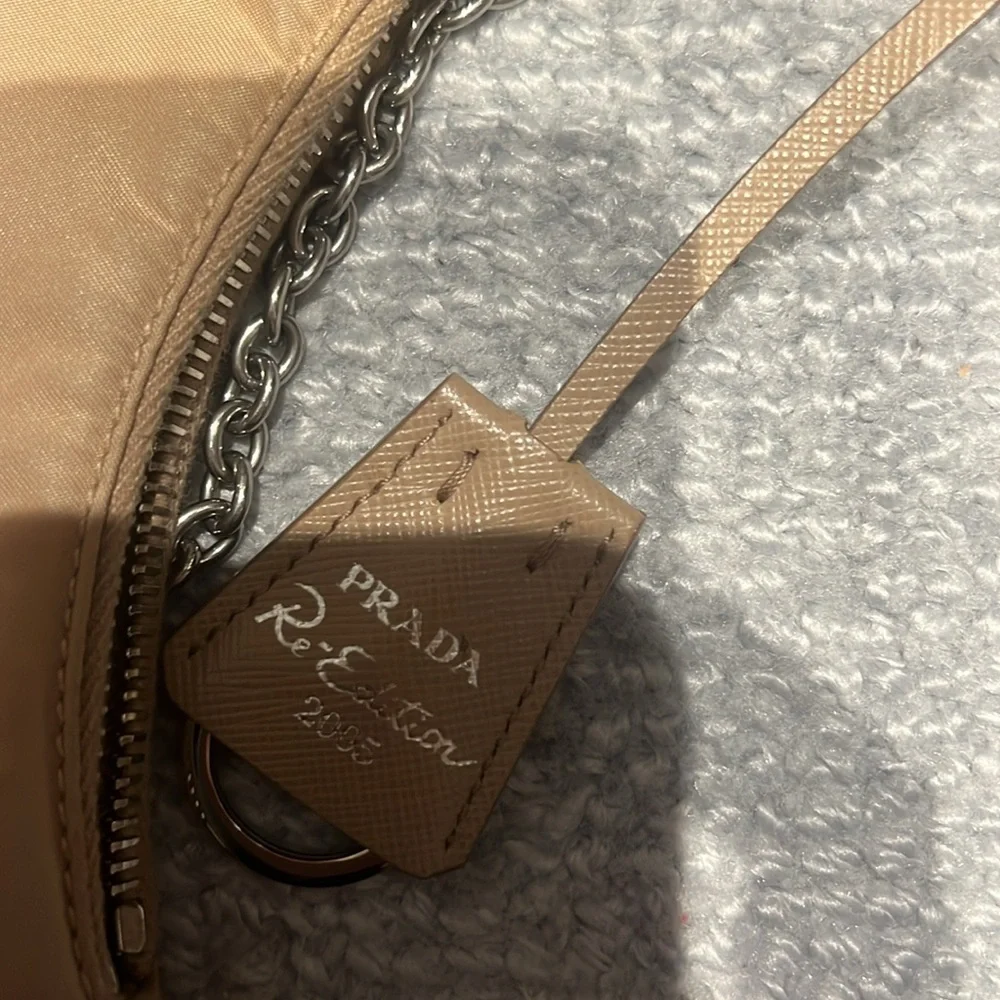 Desert beige re-edition nylon Prada bag - Picture 8 of 10